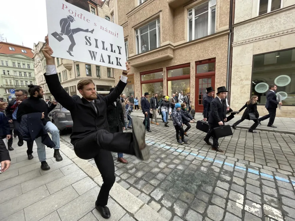 Brnem se prošli švihlí chodci
