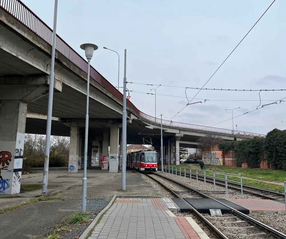 Brnu hrozí dopravní kolaps. Silničáři na dva roky omezí provoz na mostě Otakara Ševčíka