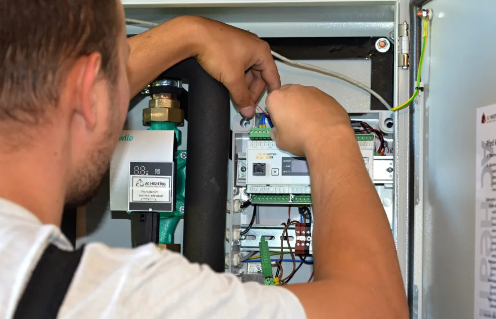 Receptem na drahé energie je vlastní kotelna s tepelnými čerpadly. Pořízení technologie se ale musí řešit včas