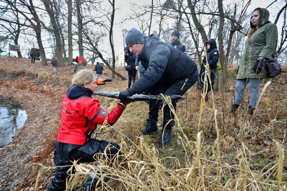 Řeka Dyje vydala vzácný nález. Archeologové vytáhli plavidlo z raného novověku
