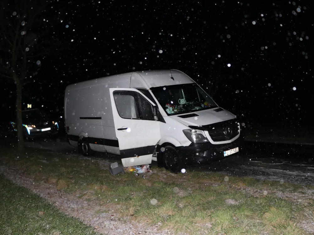 Ozbrojení lupiči přepadli u Brna dodávku Rumunů. Fingovali policejní kontrolu