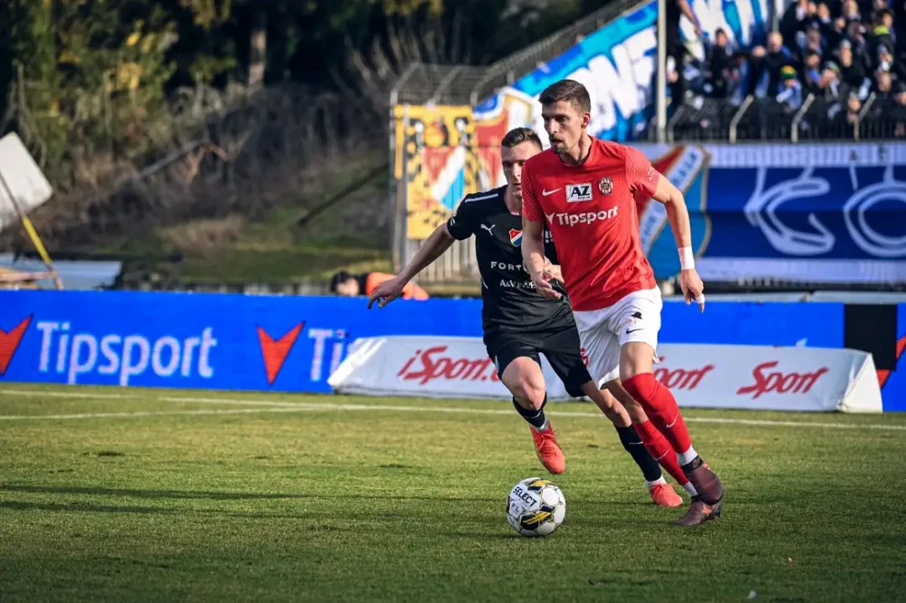 Zbrojovka skolila doma Baník. Výhru Brnu zajistily trefy Řezníčka