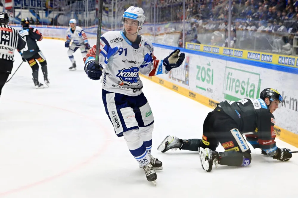Kometa nasázela Spartě pět branek a zvítězil. V předkole play off vyzve Litvínov