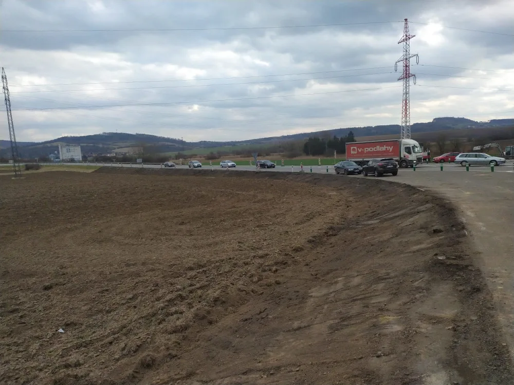 Na hlavním tahu z Brna do Svitavy roste kruháč. Denně zpomalí patnáct tisíc řidičů