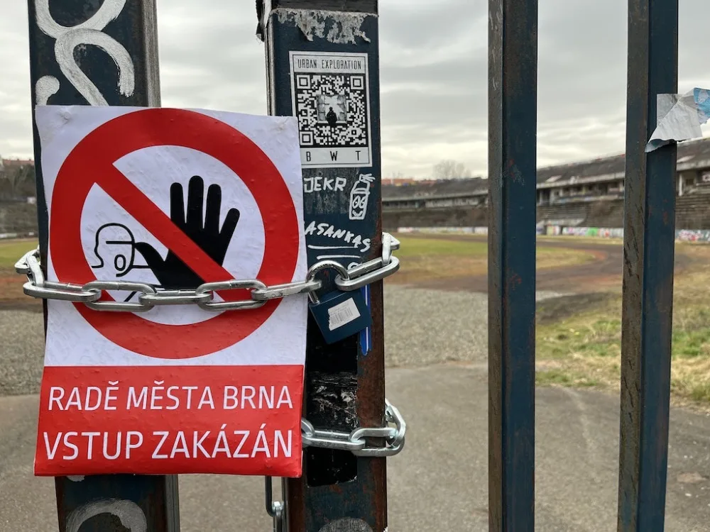 V Brně zakázali radním vstup na lužánecký stadion. Developerům ho nedáme, burcuje fotbalista Švancara