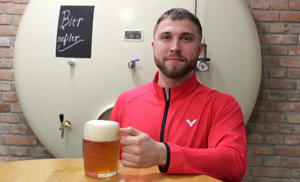 Brněnské pivo chutná profesionálním sportovcům. Na jedno zajde i badmintonista Adam Mendrek