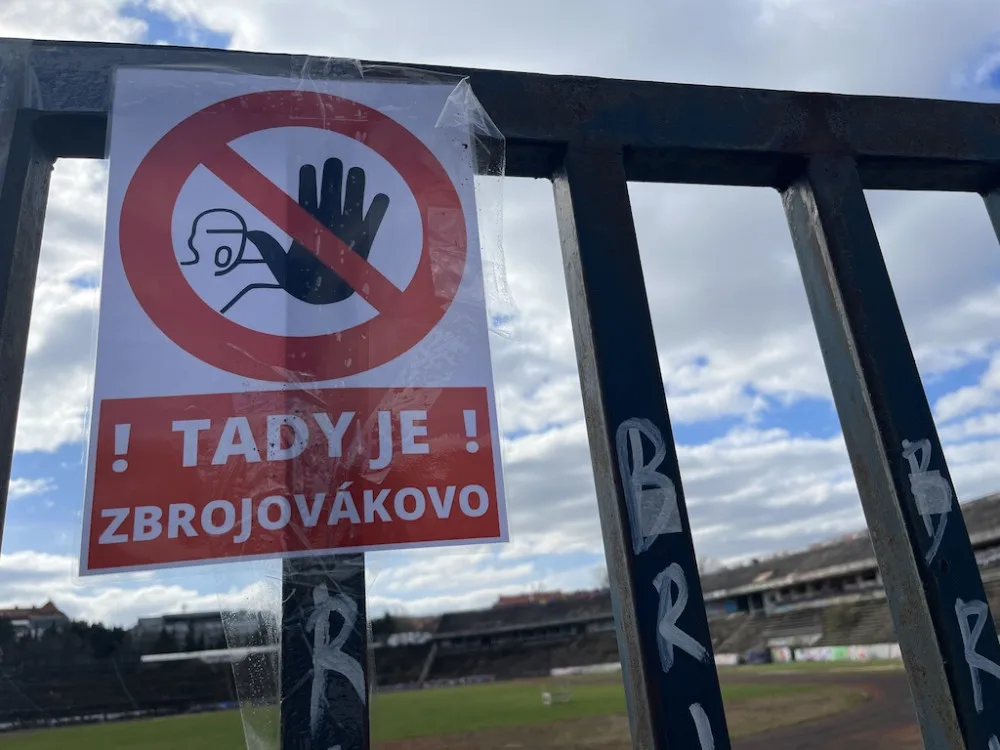 Brněnští politici zkrotili fotbalistu Švancaru. Odvrátili žalobu a budou s ním mluvit o Lužánkách