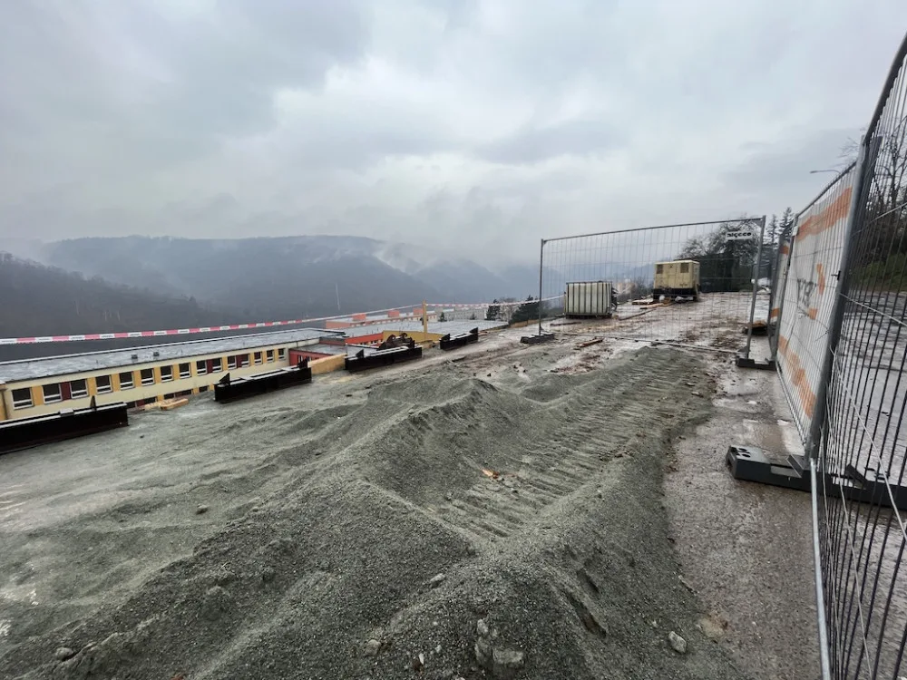 Stavba parkovacího domu mezi ulicemi Sadová a Komenského