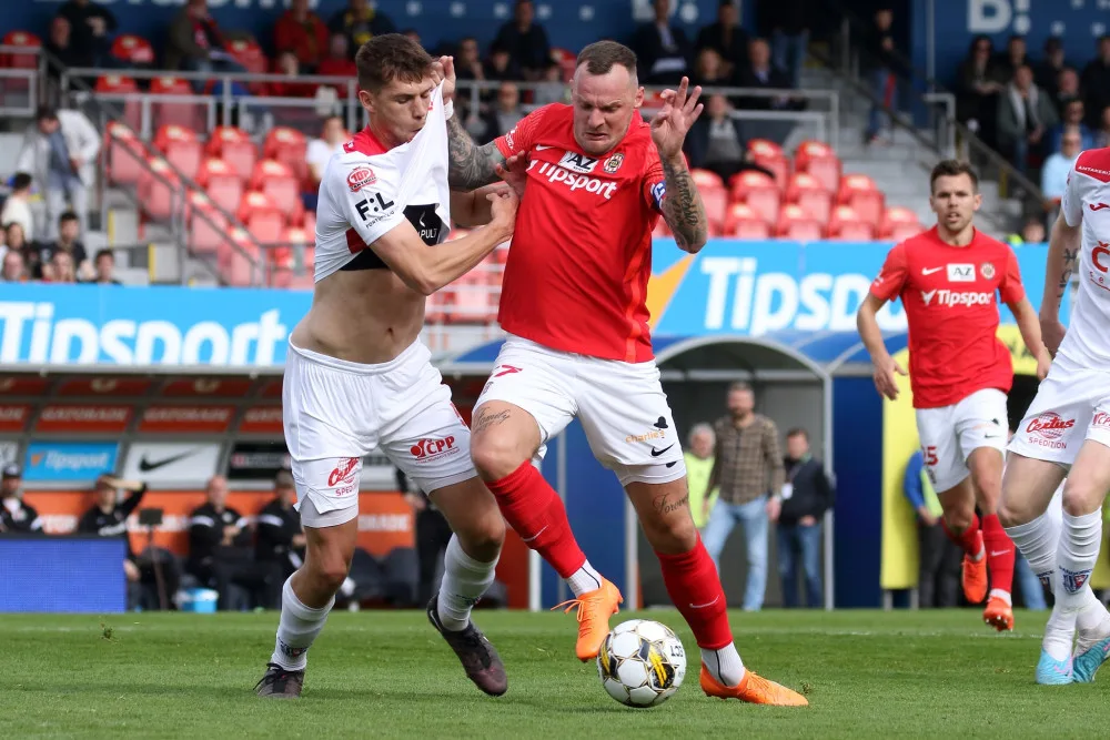 Zbrojovka s novým koučem uspěla. Doma porazila poslední Pardubice