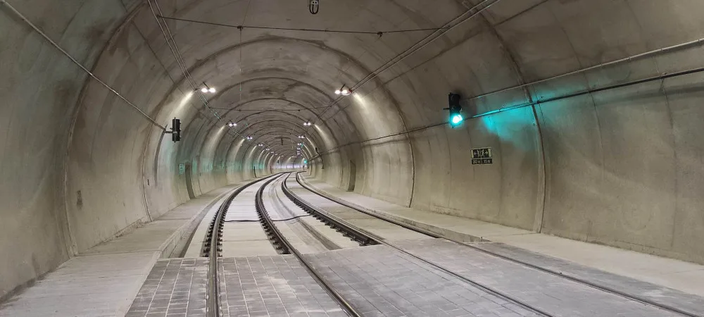 V Brně slaví otevření šalinového tunelu ve skále. Končí