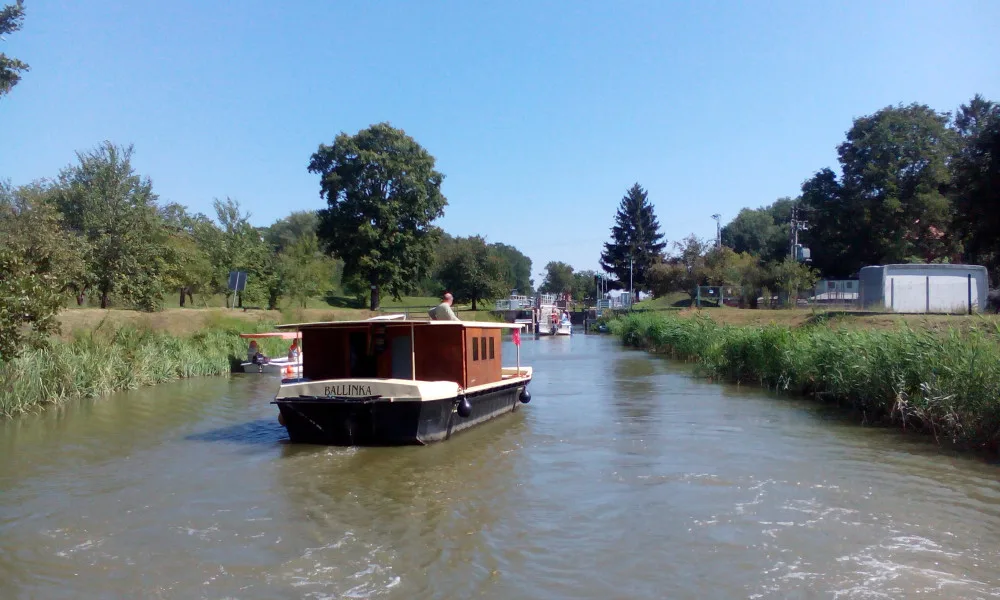 Baťův kanál zahájil plavební sezónu. Na průplav po zimě vyrazily turistické lodě