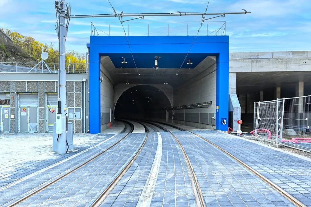 V Brně slaví otevření šalinového tunelu ve skále a konec dva roky trvající výluky