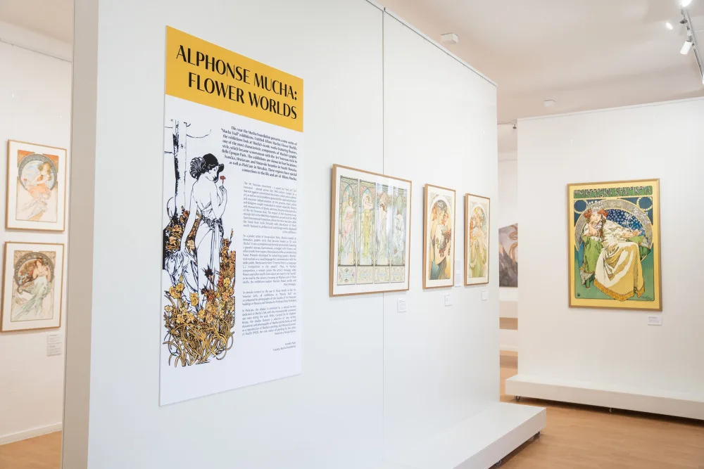 Již odhalená výstava Alfons Mucha: Květinové světy v Pišťanech
