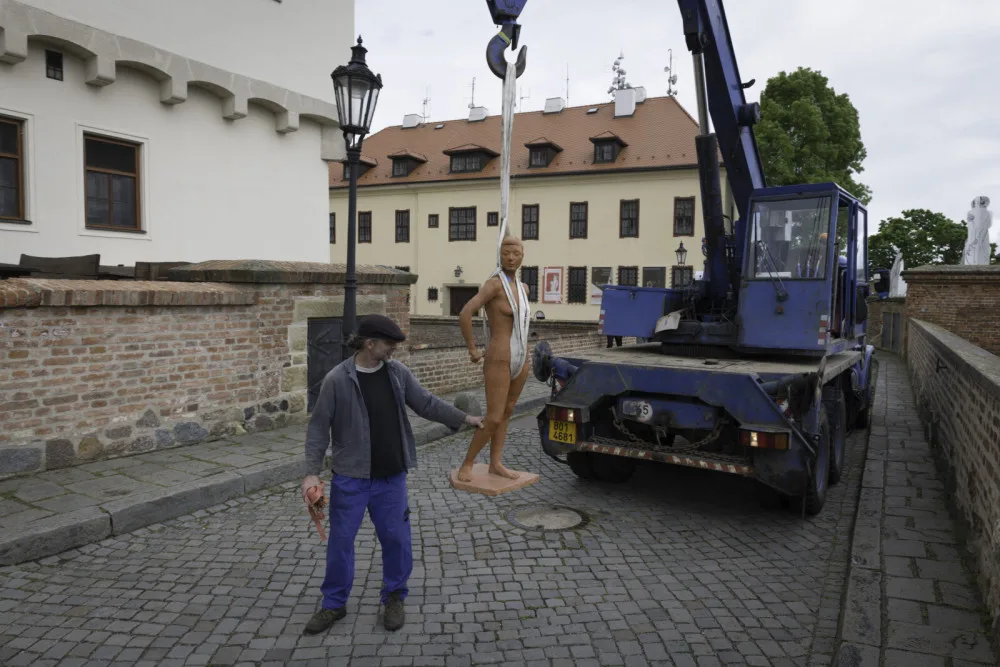 Na brněnském Špilberku vítá návštěvníky nová výstava soch