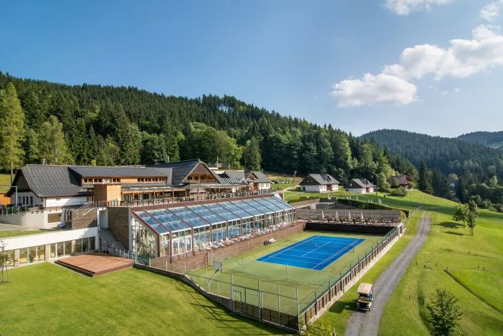Letní ráj v Beskydech: zažijte dovolenou s wellness a skvělým jídlem ve Velkých Karlovicích