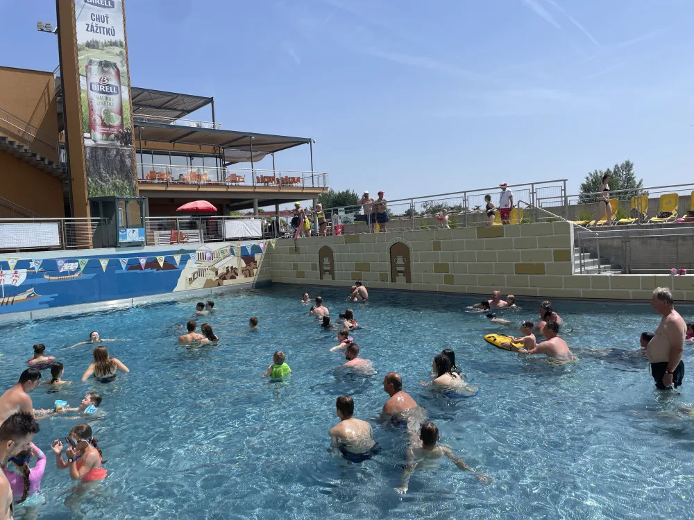 Největší akvapark postavil dětské tobogány a chystá nový hotel i parkovací dům