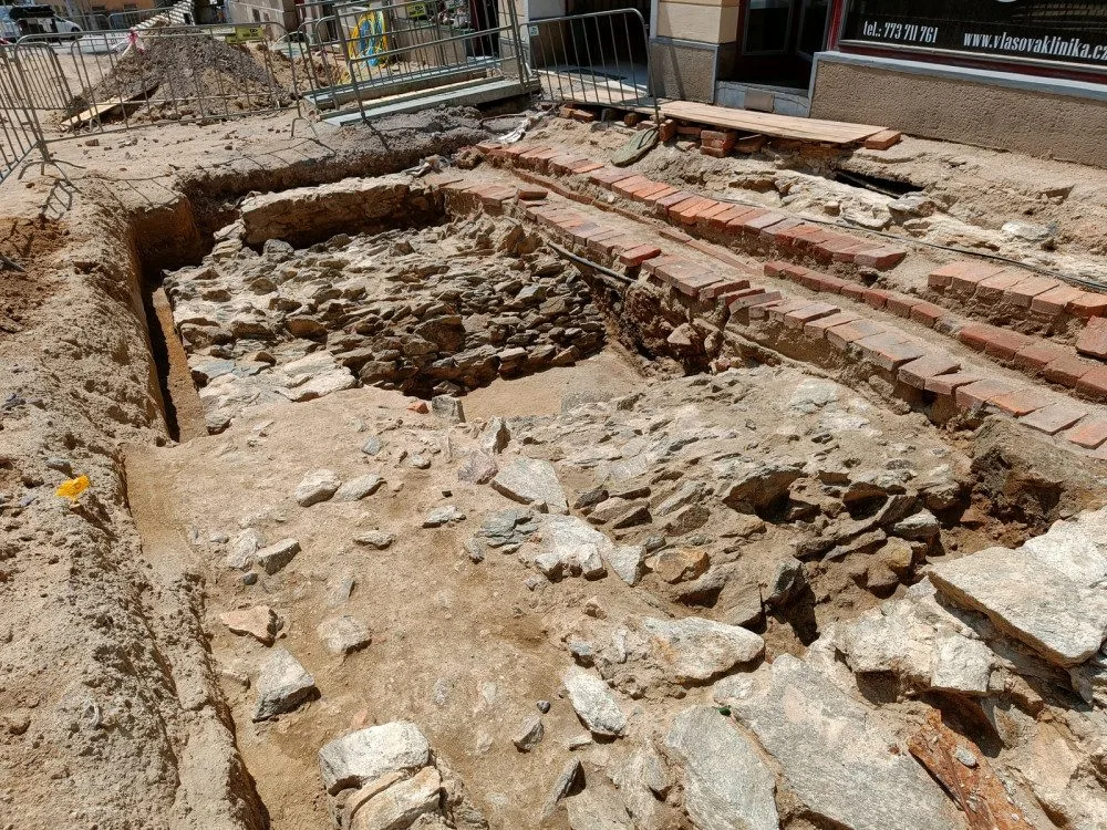 Archeologové ve Znojmě našli středověky most. Sloužil k obraně města