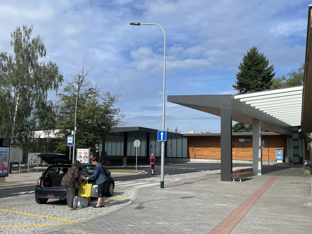 Z Kuřimi do světa. Město má nové autobusové nádraží i cyklistickou myčku