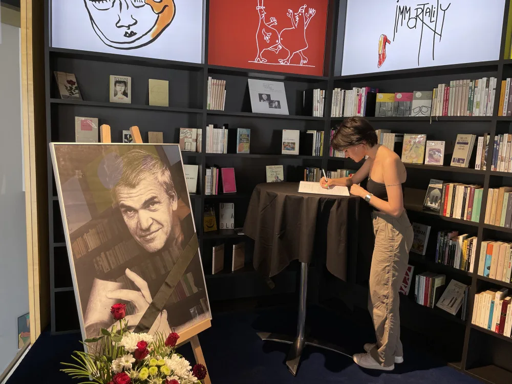 Milane, děkujeme. V Brně lidé vzpomínají na rodáka Kunderu
