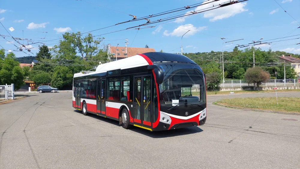 Brno má nové trolejbusy s klimatizací. Část trasy ujedou i na baterie