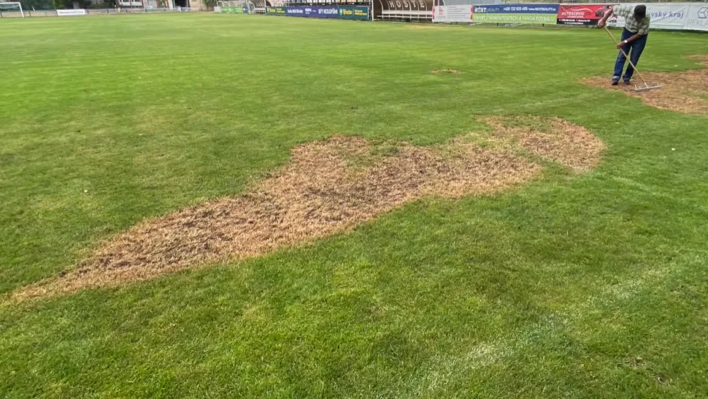 Dáme pět tisíc za dopadení dacana, který nám zničil hřiště, zuří fotbalisté v Břeclavi