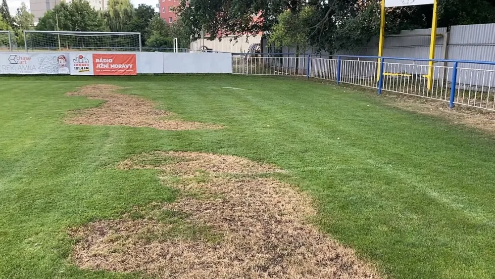 Dáme pět tisíc za dopadení dacana, který nám zničil hřiště, zuří fotbalisté v Břeclavi