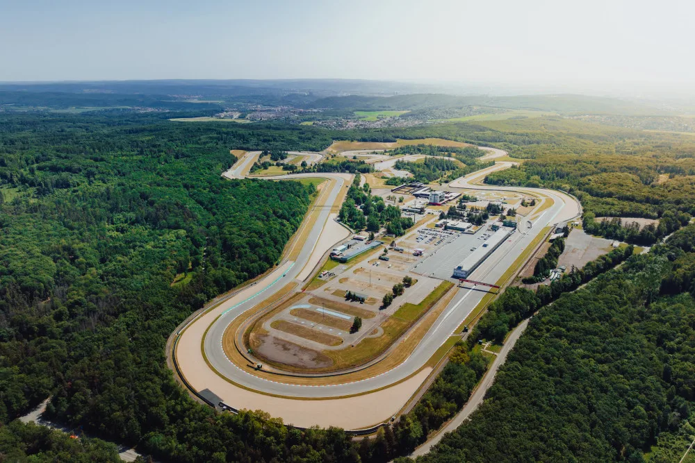 Masarykův okruh má nového pána. Návrat Moto GP je ale ve hvězdách