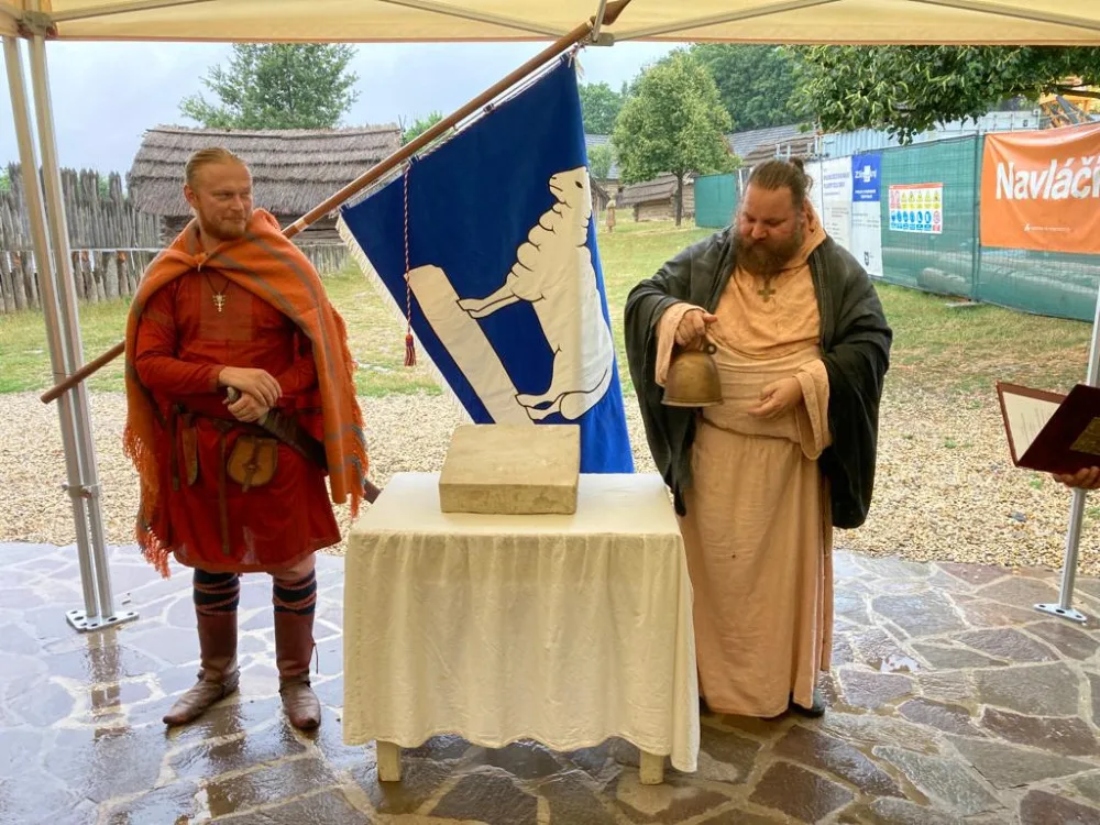 V Archeoskanzenu v Modré položili základní kámen nově vznikající Klenostnici Velké Moravy.