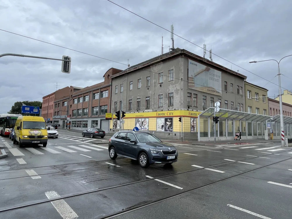 Brno sužuje dopravní chaos. Dělníci rozkopali Zvonařku