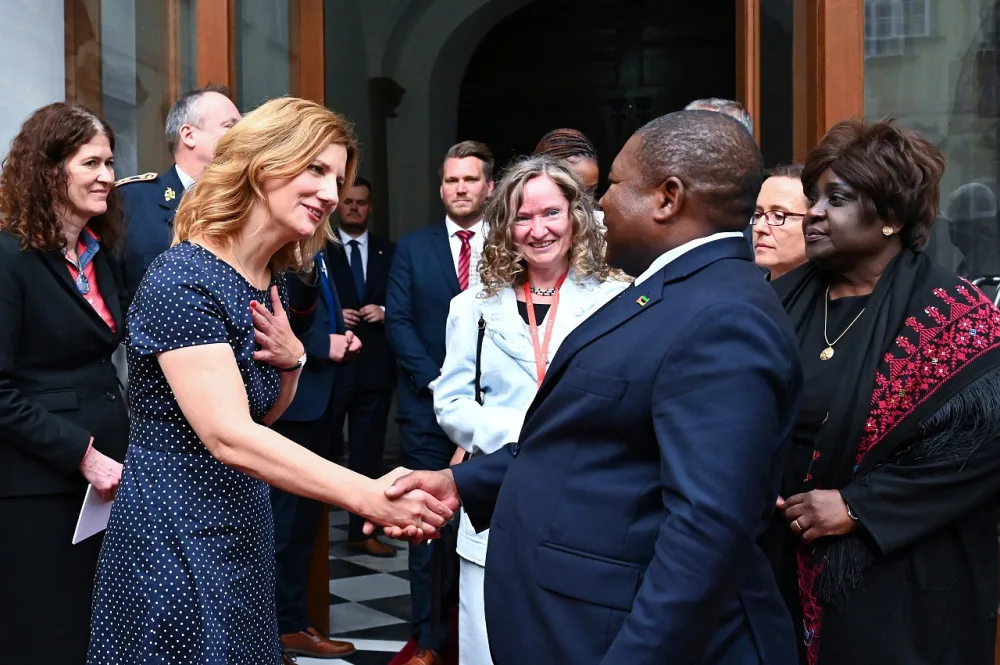 Prezident Mosambiku se po letech vrátil do Brna. Vzpomínal na studium i diskotéky