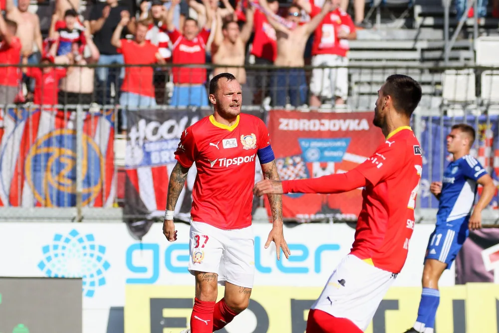 Zbrojovka si zastřílela a slaví první domácí výhru. Řezníček nasázel hattrick