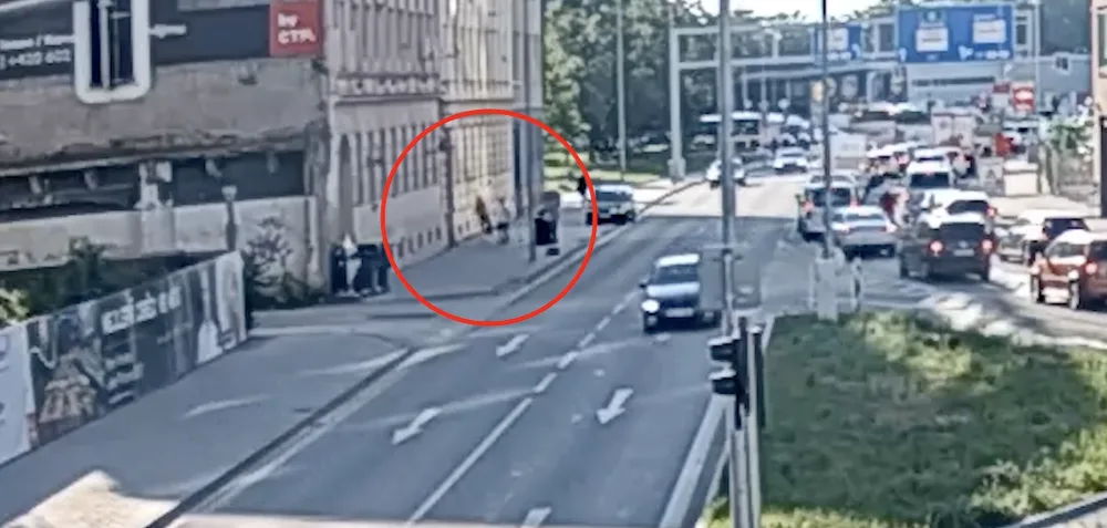 Žena v Brně dala pěstí násilníkovi, který ji přepadl a osahával na ulici