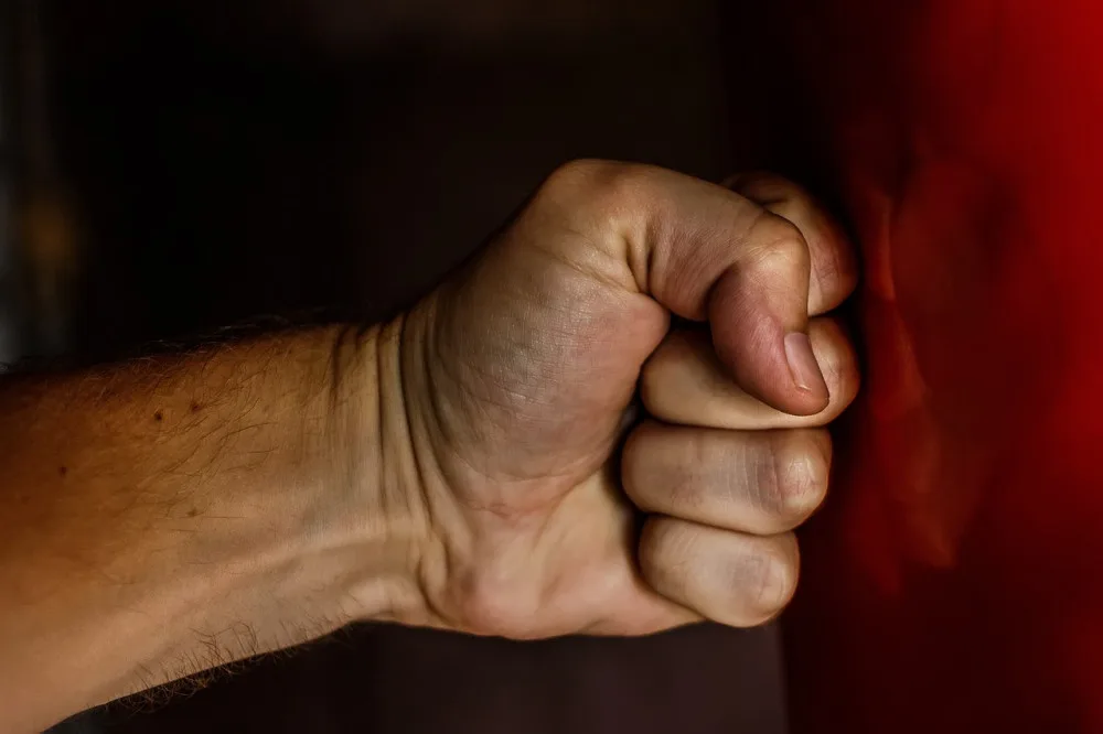 Vláda schválila plán prevence domácího násilí. Pomůže i obětem znásilnění