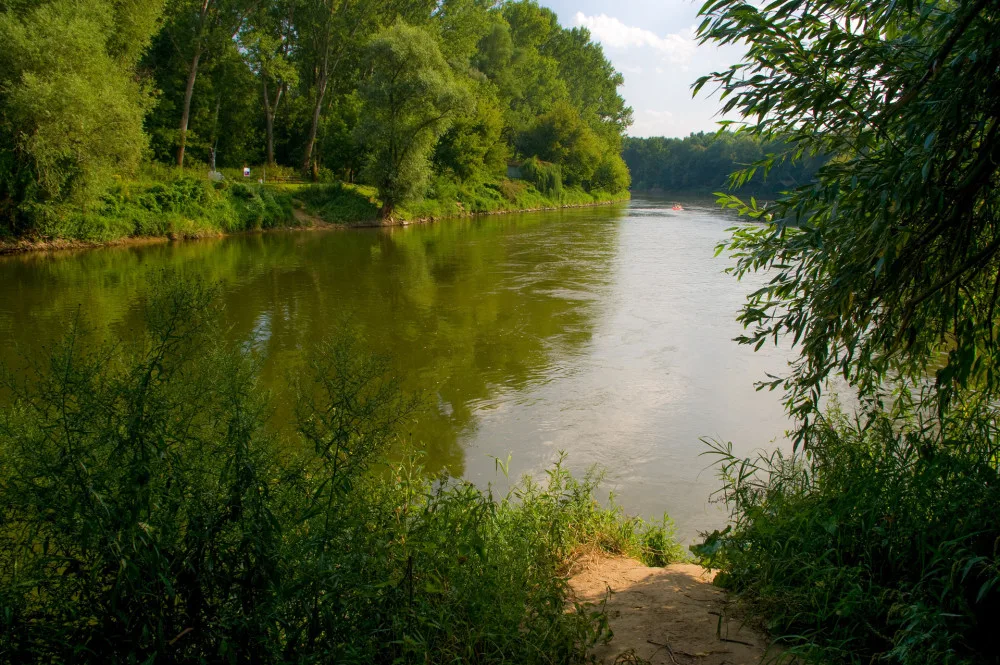 Soutok Moravy (vlevo) a Dyje (vpravo)