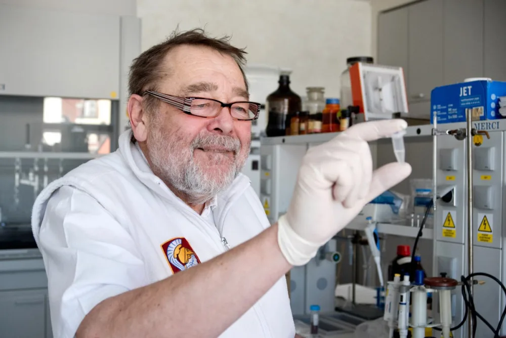 Nové drogy objevujeme každý týden, říká chemik Kriminalistického ústavu v Praze Michal Roman