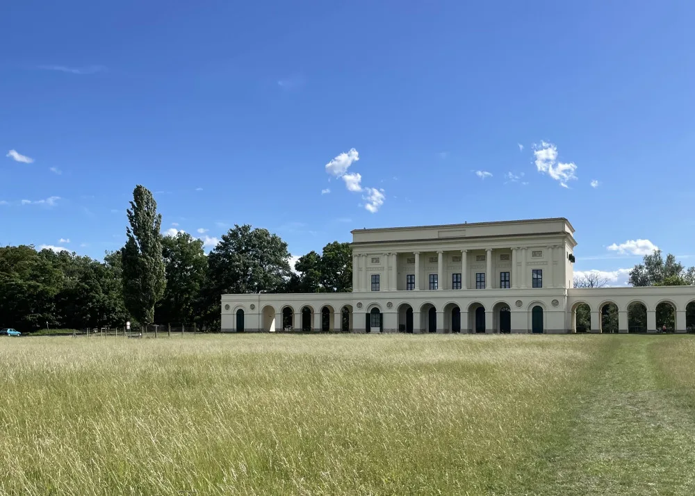 Výstava na Pohansku odhalí minulost Velké Moravy. Návštěvníky zámečkem provede holografický kněz