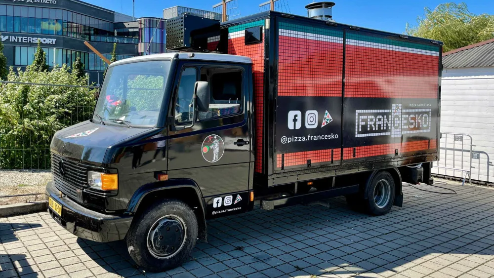 Frančesko food truck, jediná neapolská pizza pec na kolečkách v Česku