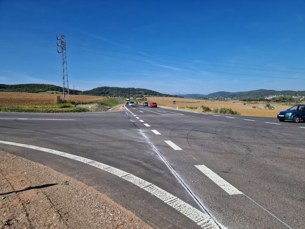 Řidiče na Brněnsku pustili na nový obchvat Čebína. Provoz zdržují omezení
