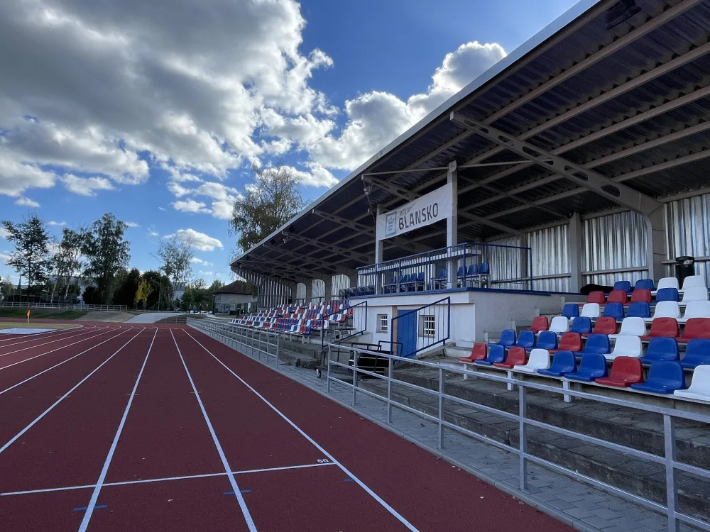 Blansko se rozšouplo. Máme nejmodernější atletický stadion na sever od Brna, míní