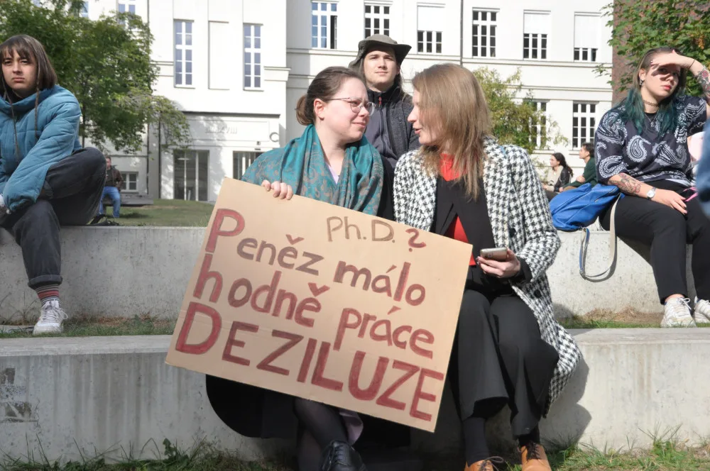Akademici se bouří a chtějí vyšší platy. Stávku podpořily i brněnské univerzity
