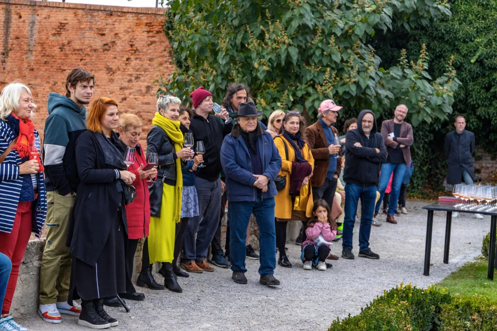 Mikulov obdivuje novou sochu, kterou navrhl umělec, jenž stojí za brněnskou žirafou