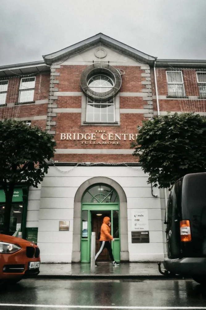 Nejstarší pub v Evropě, strašidelný hrad a hlavní město irské whiskey. To vše je Tullamore