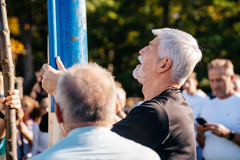 Dobrovolníci na Brněnsku sázeli stromy na obnovu krajiny, tisící strom zasadil prezident Pavel