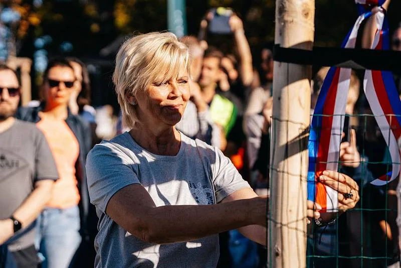 Dobrovolníci na Brněnsku sázeli stromy na obnovu krajiny, tisící strom zasadil prezident Pavel