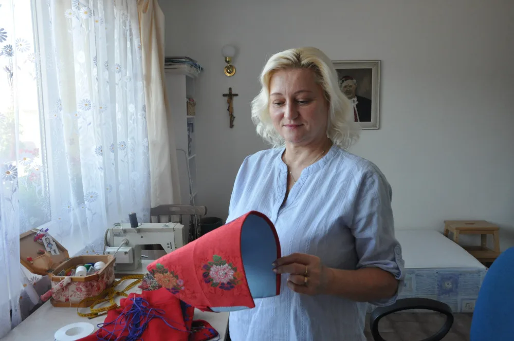 Držitelka titulu Nositel tradice šije kroje odjakživa. Přehlídkou jejího díla jsou zejména Svatováclavské hody
