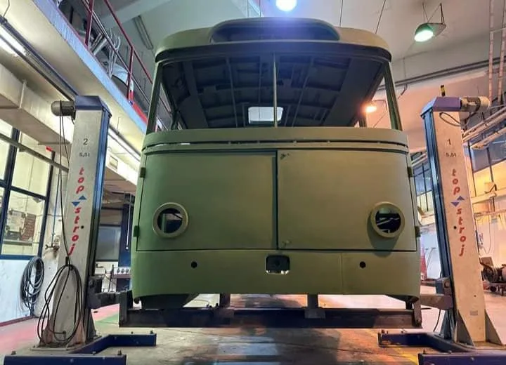 V Brně zachraňují retro trolejbus. Historický vůz málem skončil ve šrotu na Ukrajině