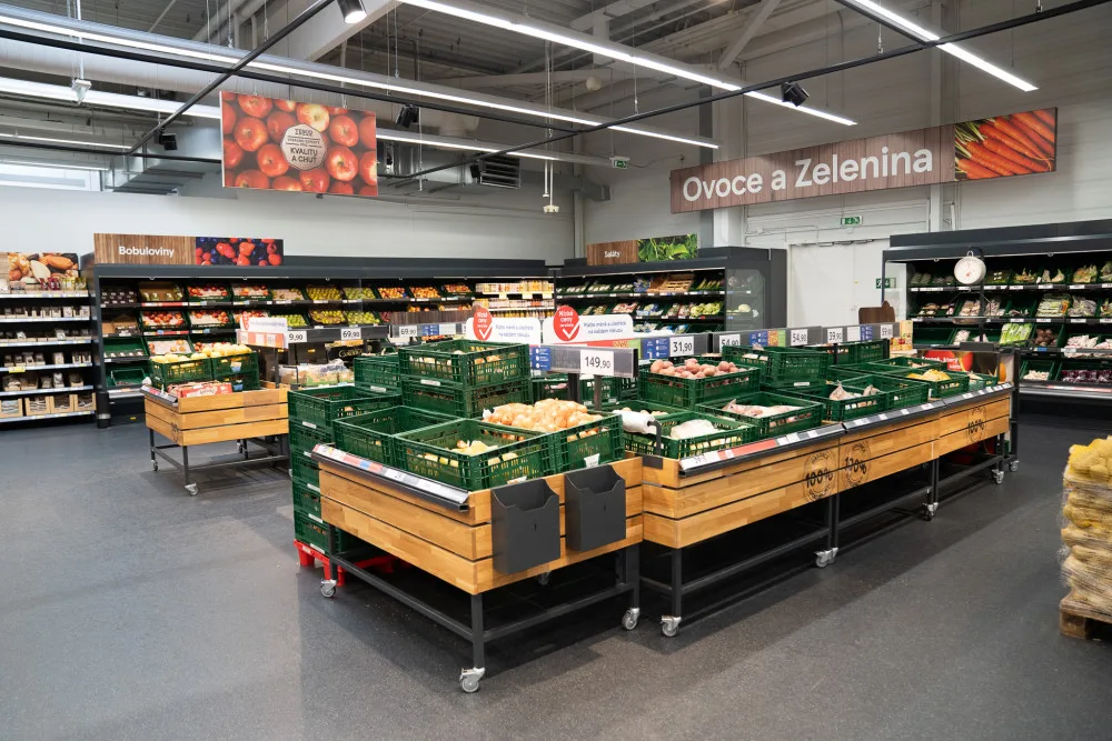Zákazníci Tesco nově nakoupí ve zmodernizovaných prodejnách v Uherském Brodě a Uherském Hradišti