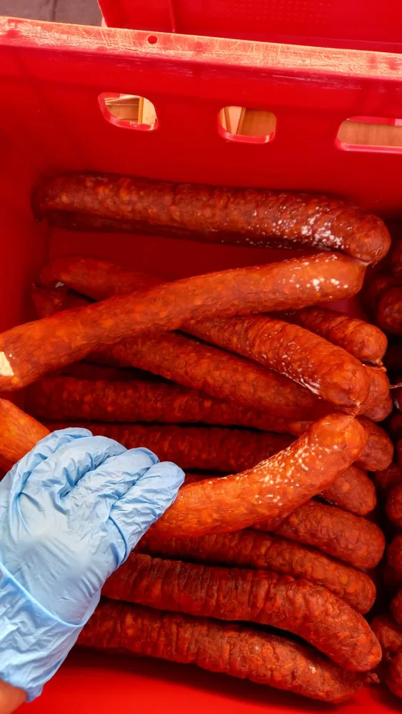 Farmářské trhy v Brně skončily ostudou. Prodejce tam nabízel desítky plesnivých klobás