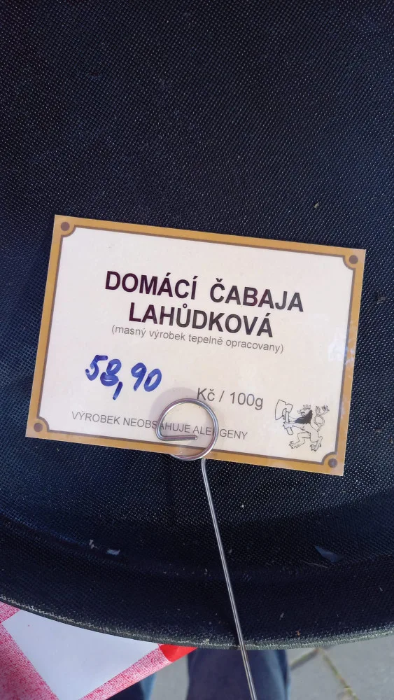 Farmářské trhy v Brně skončily ostudou. Prodejce tam nabízel desítky plesnivých klobás