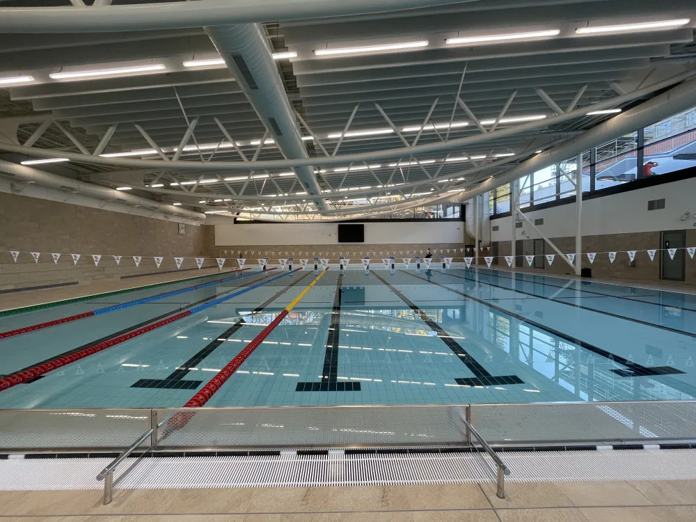 Brno vyřešilo nedostatek bazénů. Otevřelo moderní plavecký komplex